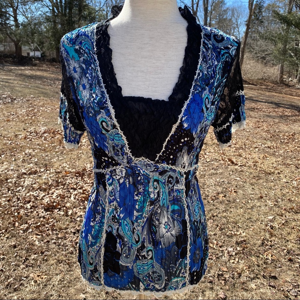 ALBERTO MAKALI TOP BLOUSE BLUE WHITE CRINKLE tagged M fits S
